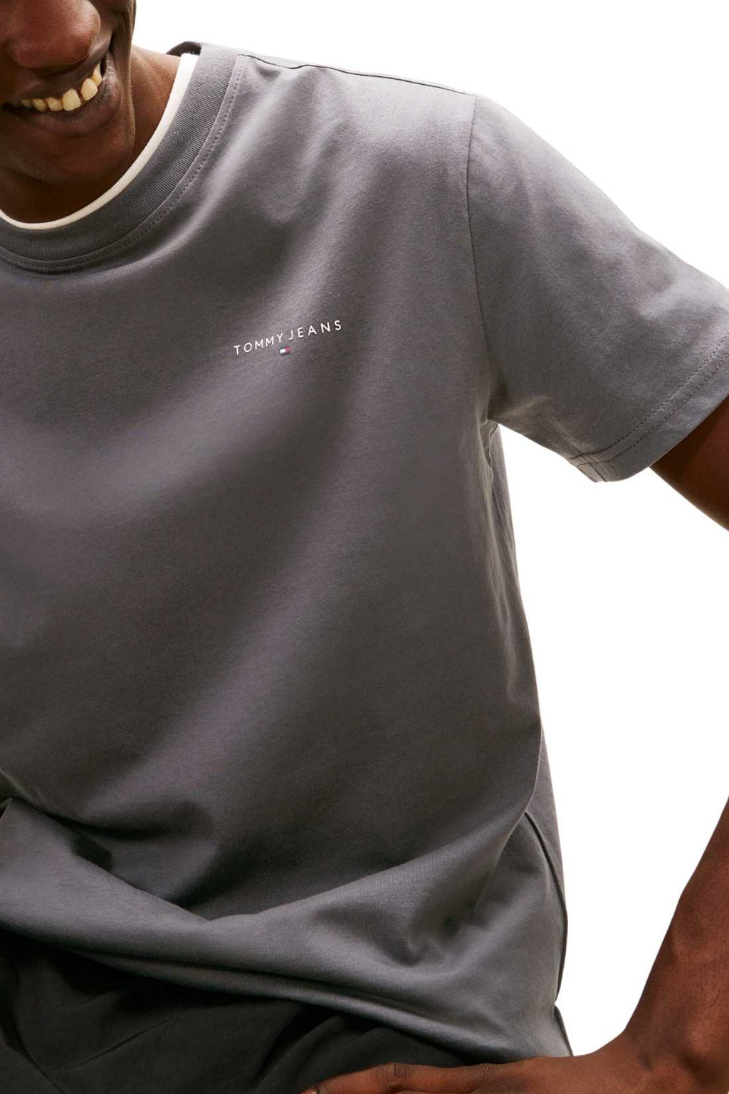 TOMMY JEANS - T-shirt uomo con logo lineare - Taglia 3XL-9